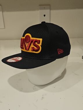 New Era Black Mesh Cleveland Cavs Logo Snapback
